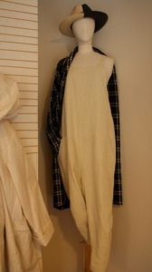 Salopette et manteau ApuntoB chapeau Artesano